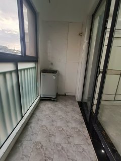 村口家园 4室1厅3卫 120.00m² 2100元/月