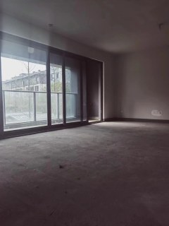 微风之城住宅 4室4厅2卫 132.68m² 165万