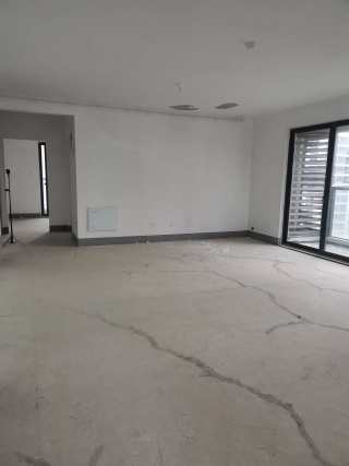 秦忆荣府北区 4室2厅3卫 161.97m² 233万