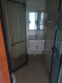 秦忆荣府南区 3室1厅2卫 125.00m² 2600元/月