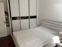 春江花园 3室2厅2卫 140.00m² 3500元/月