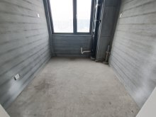秦忆荣府南区 4室2厅2卫 140.00m² 220万