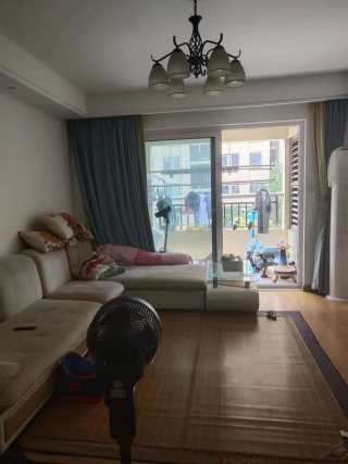富春泉水湾 3室2厅2卫 88.00m² 135万