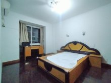 体育馆路 3室1厅2卫 135.00m² 2500元/月
