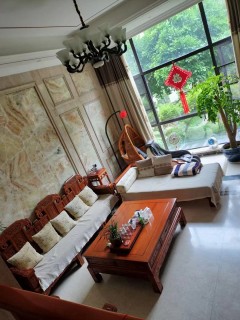 逸城别墅 4室2厅4卫 220.14m² 700万