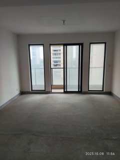 逸城住宅 3室2厅2卫 135.00m² 190万