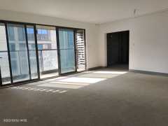 望钰和府北区 4室2厅3卫 162.00m² 180万