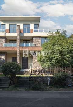 鸣翠蓝湾 5室2厅3卫 219.33m² 430万