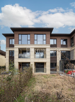 清源上林湖(公寓住宅) 3室2厅3卫 140.74m² 325万