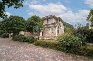 九龙山庄(别墅) 4室2厅4卫 270.45m² 1280万