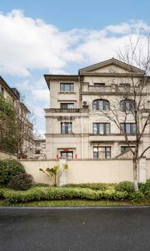 九龙仓雍景山(别墅) 5室2厅4卫 325.46m² 900万