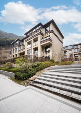 清源上林湖(公寓住宅) 3室2厅3卫 139.43m² 215万