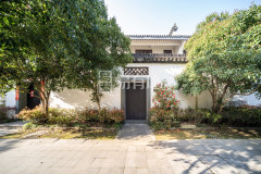 九龙一号 4室2厅3卫 313.00m² 575万