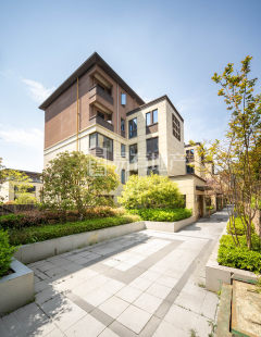 上林湖 4室2厅3卫 153.06m² 270万