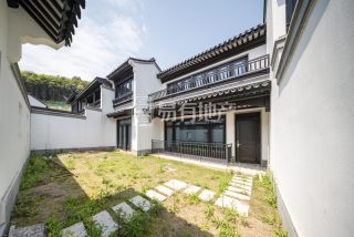 九龙仓雍景山(别墅) 4室2厅3卫 139.62m² 490万