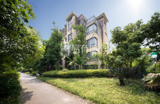 逸城(公寓住宅) 4室2厅2卫 150.08m² 180万