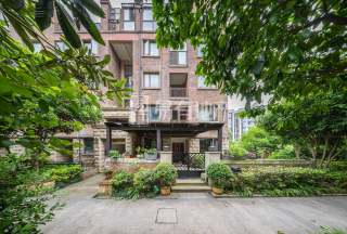 富春红郡(公寓住宅) 4室2厅3卫 206.62m² 318万