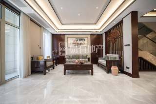 绿城富春玫瑰园 5室2厅2卫 221.12m² 880万