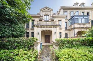 野风山小镇 4室2厅4卫 301.17m² 750万