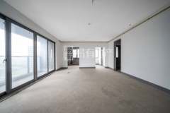 秦忆荣府南区 4室2厅2卫 142.37m² 195万