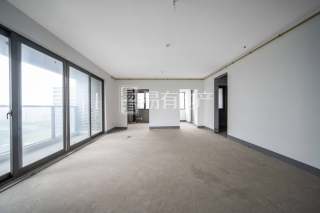 秦忆荣府南区 4室2厅2卫 140.00m² 155万