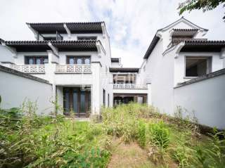 绿城富春玫瑰园 4室2厅4卫 281.00m² 880万