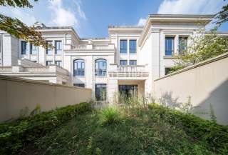 绿城富春玫瑰园 4室3厅4卫 243.30m² 650万