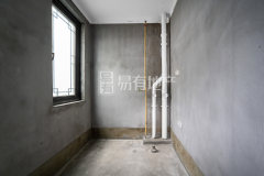 绿城富春玫瑰园 4室2厅4卫 218.00m² 1000万