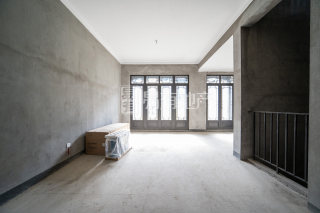绿城富春玫瑰园 4室2厅4卫 205.00m² 680万