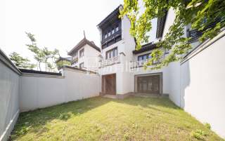 绿城富春玫瑰园 4室2厅4卫 225.00m² 848万