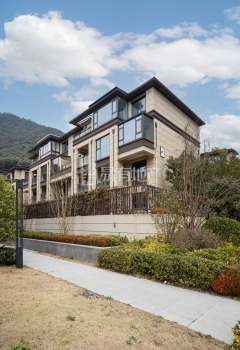 上林湖 4室2厅3卫 139.33m² 320万