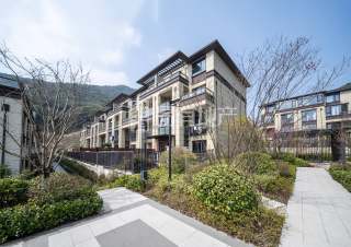 清源上林湖(公寓住宅) 3室2厅3卫 142.13m² 230万