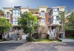 鸣翠蓝湾 4室2厅4卫 213m² 416万