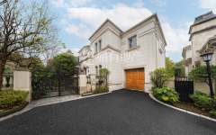 绿城富春玫瑰园 4室3厅3卫 334.06m² 1650万