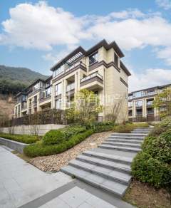 清源上林湖(公寓住宅) 3室2厅3卫 139.00m² 235万