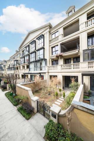 九龙仓雍景山(公寓住宅) 4室2厅2卫 125.19m² 288万