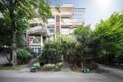 鸣翠蓝湾 4室2厅3卫 196.43m² 325万