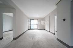 秦忆荣府南区 3室2厅2卫 124m² 140万