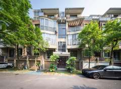 鸣翠蓝湾 3室2厅3卫 197.45m² 275万