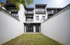 绿城富春玫瑰园 4室2厅2卫 195.00m² 610万