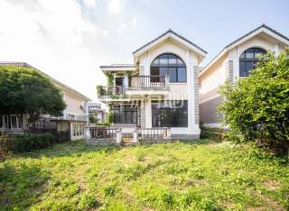 秀水山庄 5室2厅4卫 266.38m² 700万