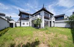 绿城富春玫瑰园 4室2厅5卫 344.00m² 1300万