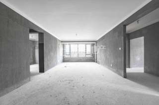 中天富春诚品二期 4室2厅2卫 120.06m² 185万