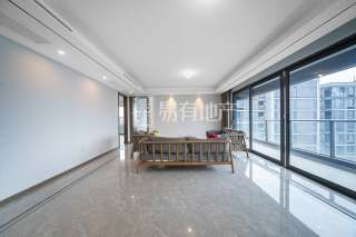 银湖宸语 4室2厅2卫 143.59m² 220万