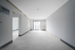 秦忆荣府北区 3室2厅2卫 111.88m² 135万