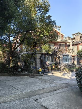 伊甸山庄 4室2厅3卫 254.00m² 567万