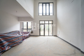 九龙仓雍景山(别墅) 4室2厅4卫 138.60m² 390万
