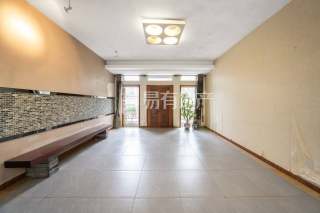 绿城七里香溪 5室2厅3卫 225.11m² 760万