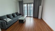秦忆荣府南区 4室2厅2卫 140.00m² 180万