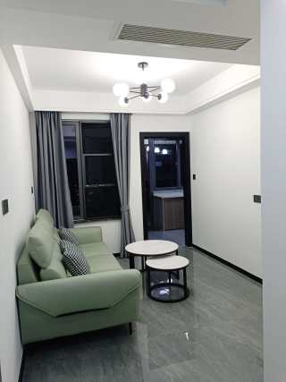 秦忆荣府南区 2室1厅1卫 70.00m² 2200元/月